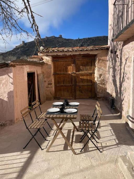 Acogedora Casa Con Patio-Parking Vila Albarracín Exterior foto