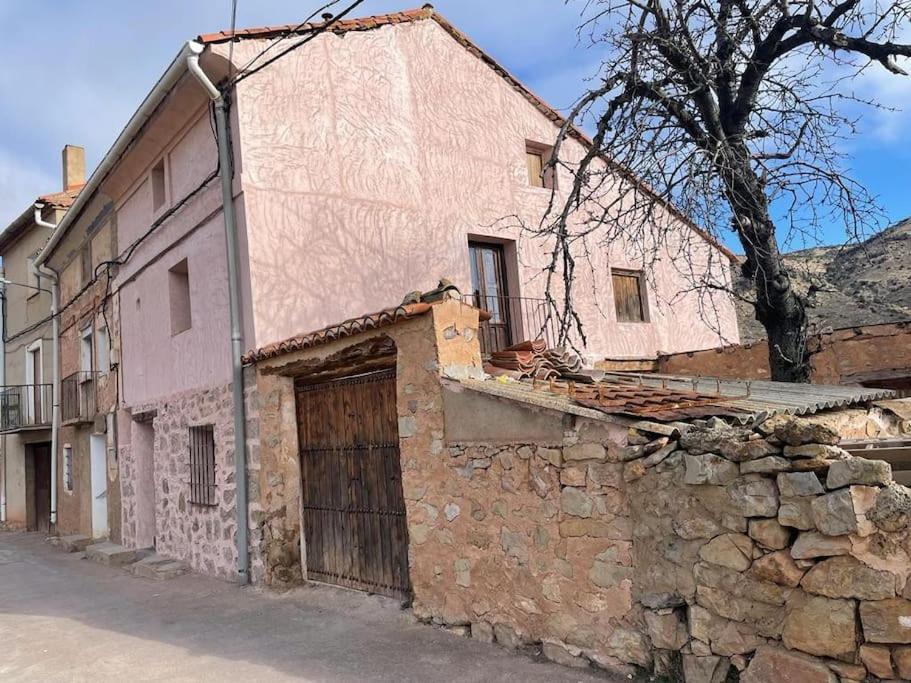 Acogedora Casa Con Patio-Parking Vila Albarracín Exterior foto