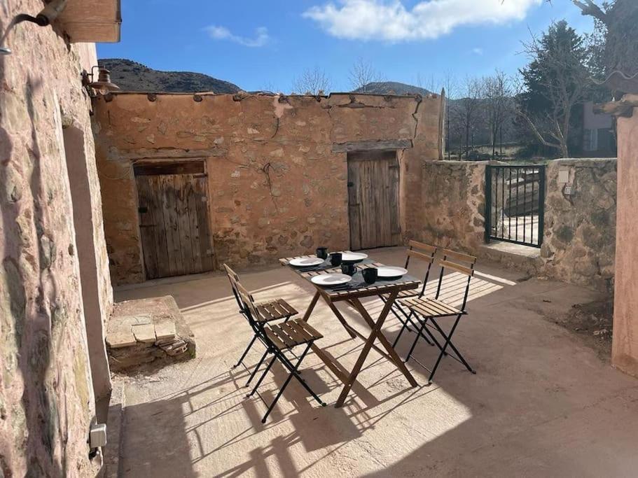 Acogedora Casa Con Patio-Parking Vila Albarracín Exterior foto