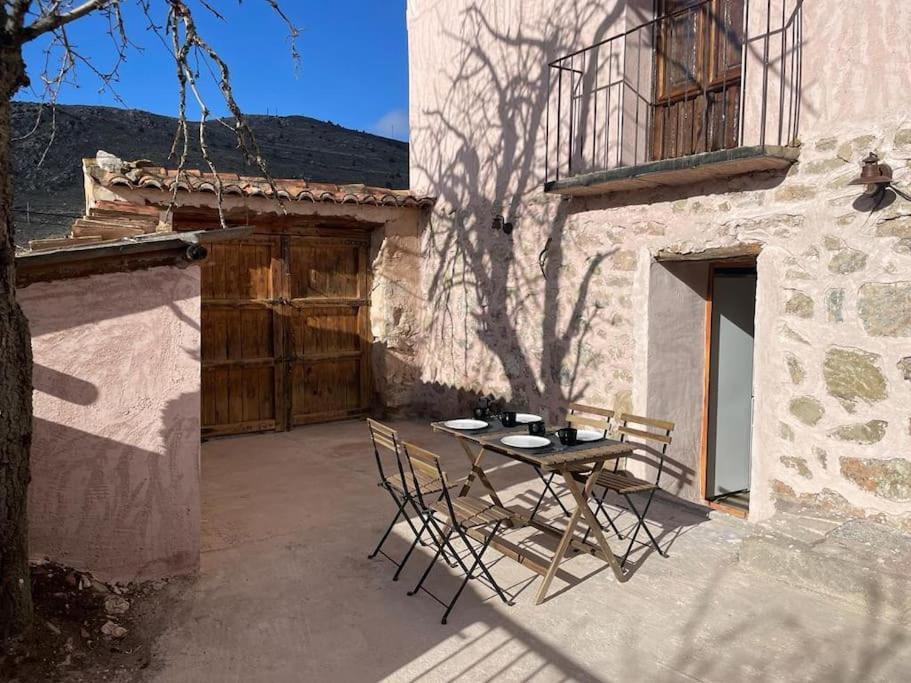 Acogedora Casa Con Patio-Parking Vila Albarracín Exterior foto