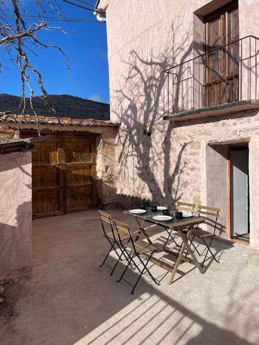 Acogedora Casa Con Patio-Parking Vila Albarracín Exterior foto